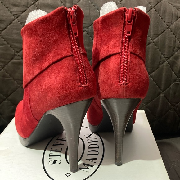 Vintage Y2K Steve Madden Trishia Red Suede Stiletto Ankle Boots - Picture 4 of 9